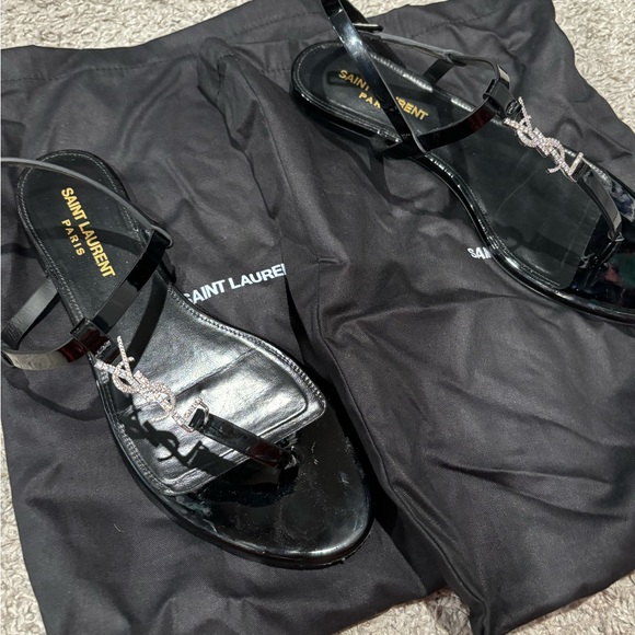 Saint Laurent Cassandra patent leather sandals - Picture 9 of 9